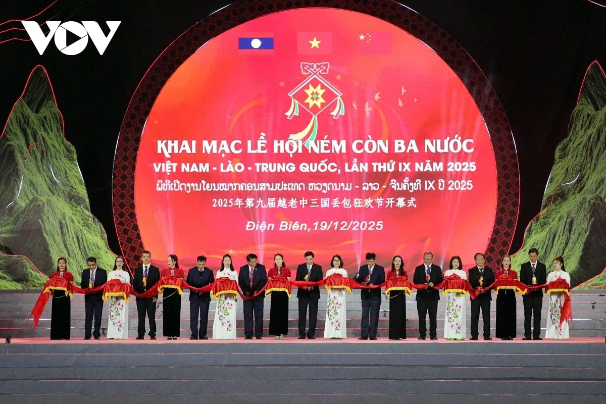 2025 Vietnam-Laos-China ball-throwing festival opens in Dien Bien